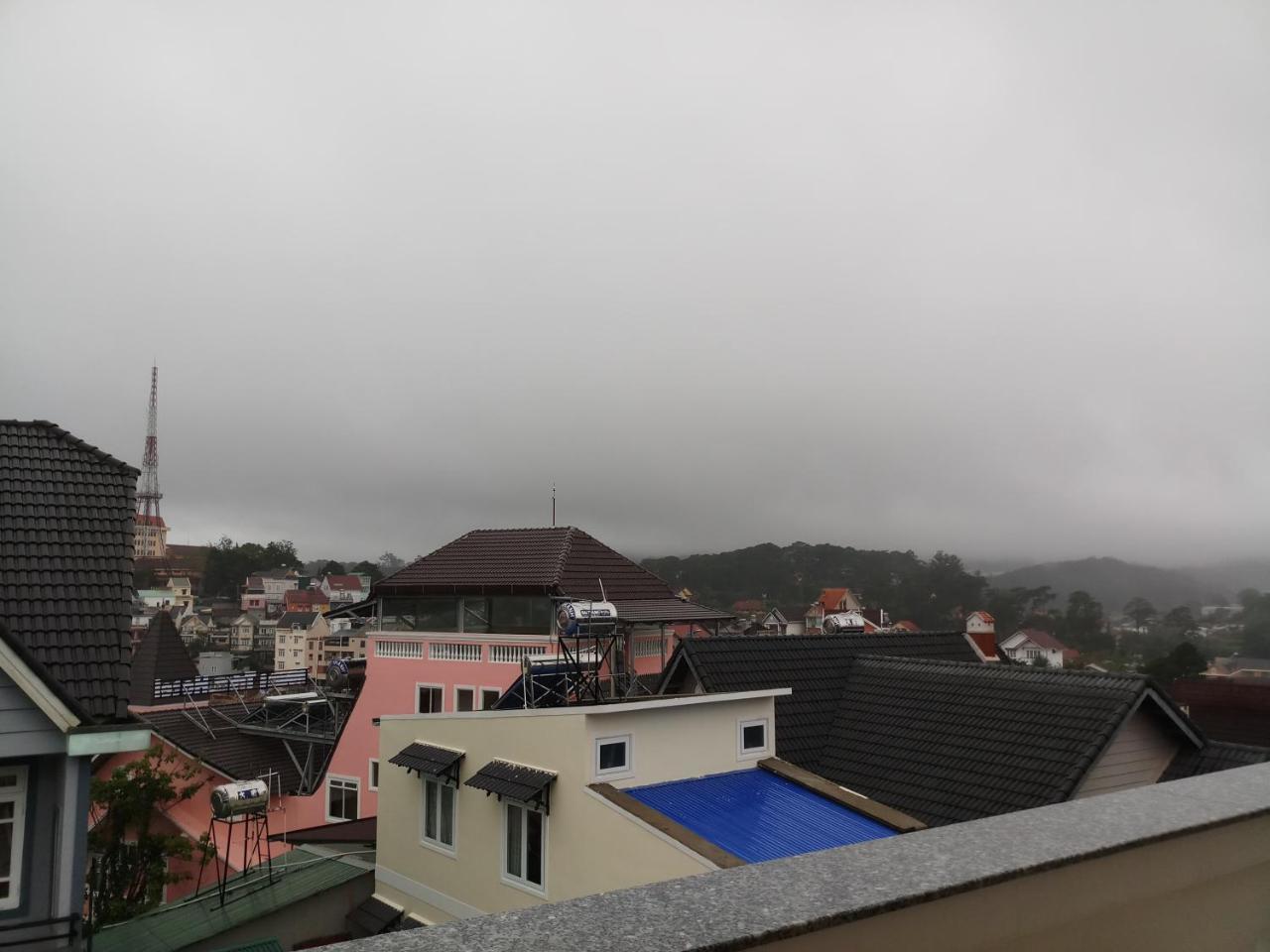 Strawberry Hotel Dalat Экстерьер фото